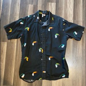 Ambsn toucan button up